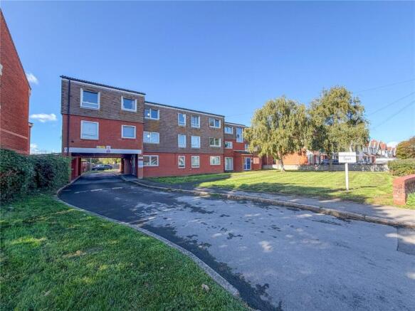 1-bed flat on Highbridge Road, Burnham-on-Sea, Somerset, TA8, £85,000