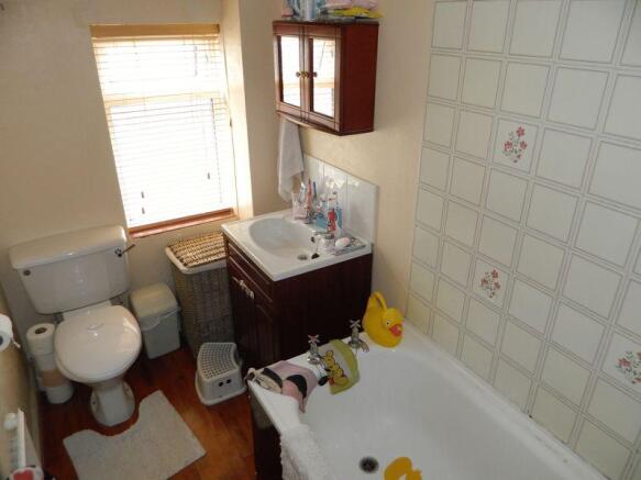 FAMILY BATHROOM
