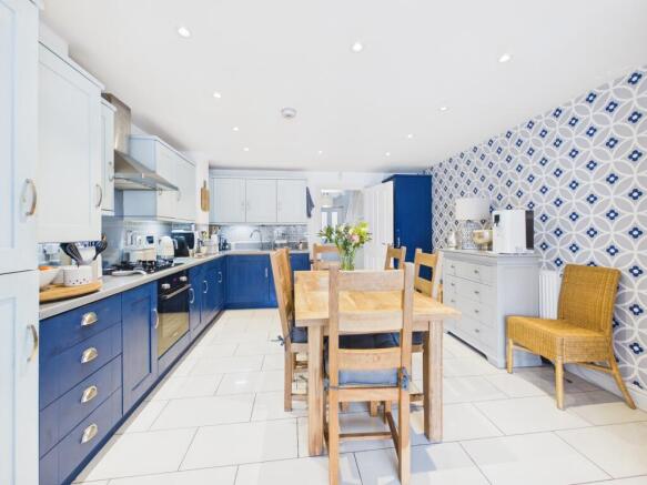 CAM02119G0-PR0535-STILL006