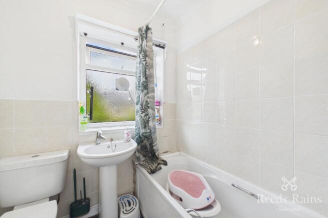 3 bed Semi-Detached for sale Image 9