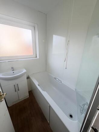 Bath/Shower Room