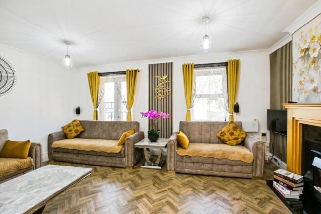 4 bed Town House for sale Image 10