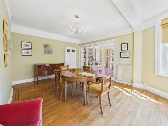 5 bed Detached for sale Image 11