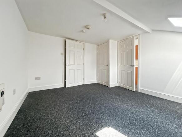 1 bed Apartment to rent Image 5