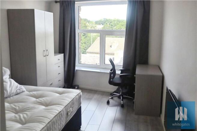 2 bed Penthouse to rent Image 5