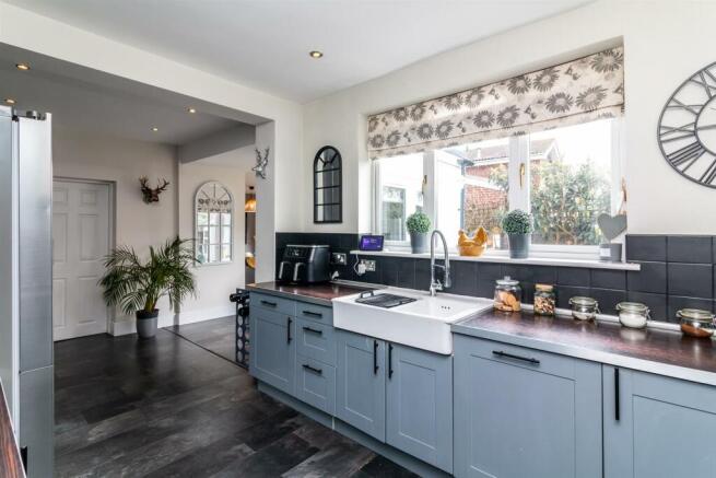 Open Plan Kitchen / Breakfast Area