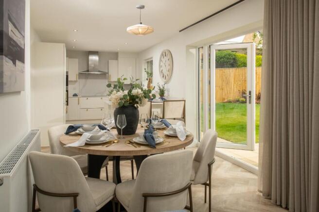 5 bed Detached for sale Image 7