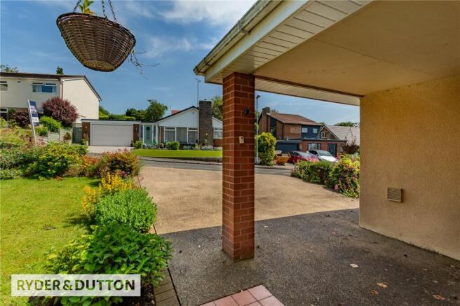 5 bed Detached for sale Image 4