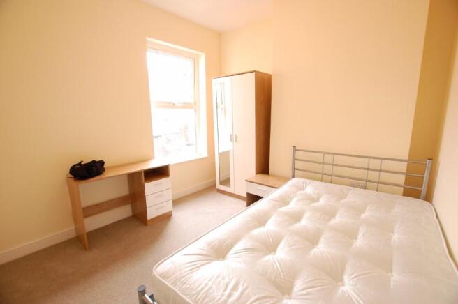 4 bed Terraced to rent Image 4