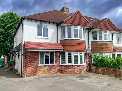 Island Farm Road, West Molesey, KT8