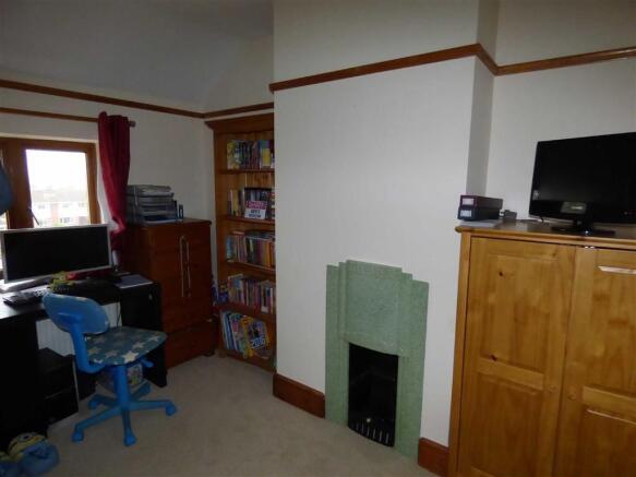 BEDROOM 2