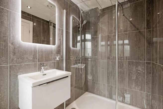4 bed Detached for sale Image 7