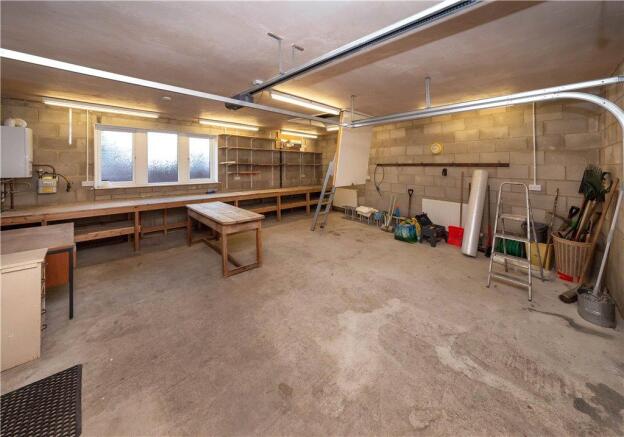 Garage/Workshop