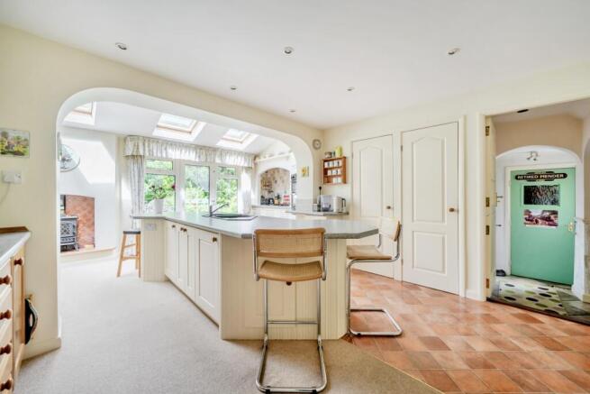 4 bed Detached for sale Image 9
