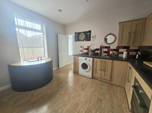 2 bed Flat to rent Image 4