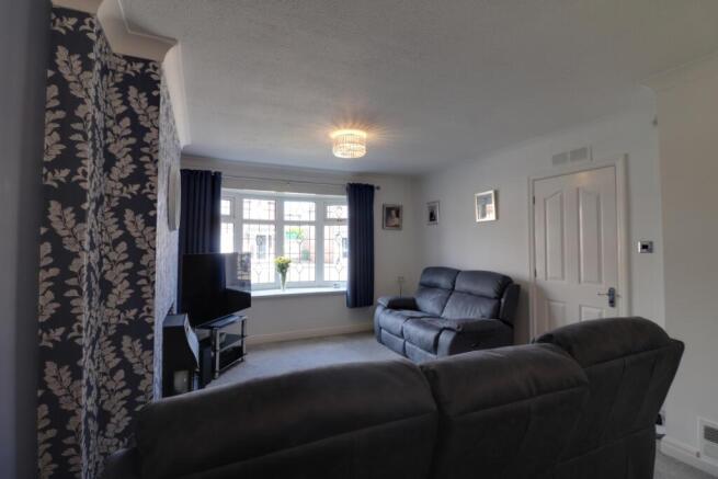 3 bed Semi-Detached for sale Image 4