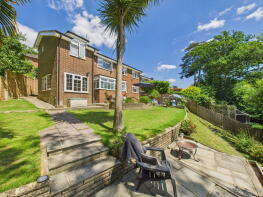 26, Dickins Way, Horsham RH13 6BQ