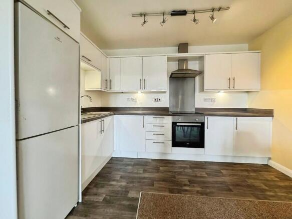 2 bed Apartment to rent Image 5