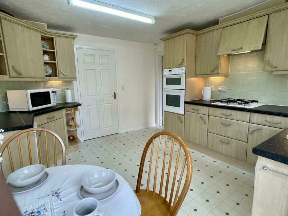 kitchen/Breakfast Room
