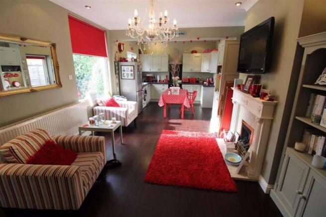 KITCHEN/BREAKFAST ROOM