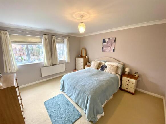 PRINCIPAL BEDROOM