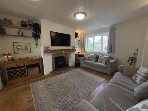 3 bed Semi-Detached for sale Image 8