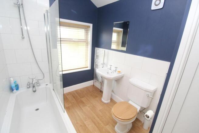 Family Bathroom / WC