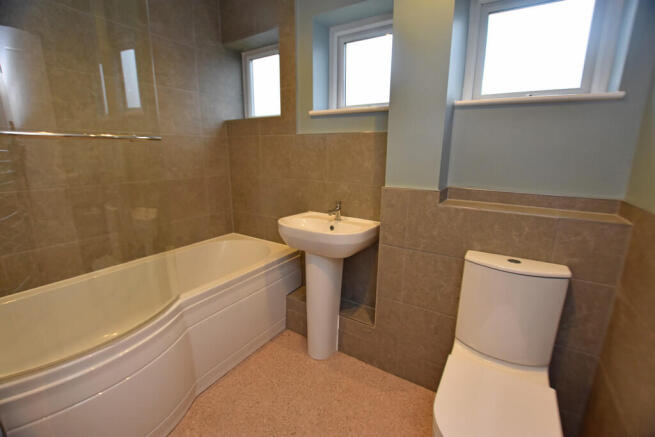 2 bed Apartment to rent Image 6
