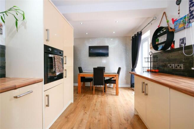 4 bed Semi-Detached for sale Image 8