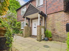 6, The Courtyard, Forest Grange, Horsham RH12 4TG