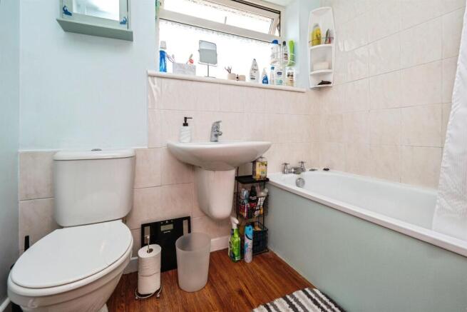 3 bed Semi-Detached for sale Image 12