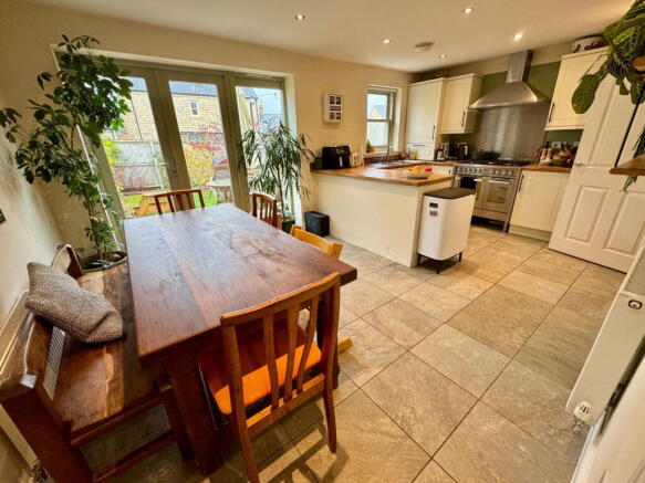 4 bed Semi-Detached for sale Image 6