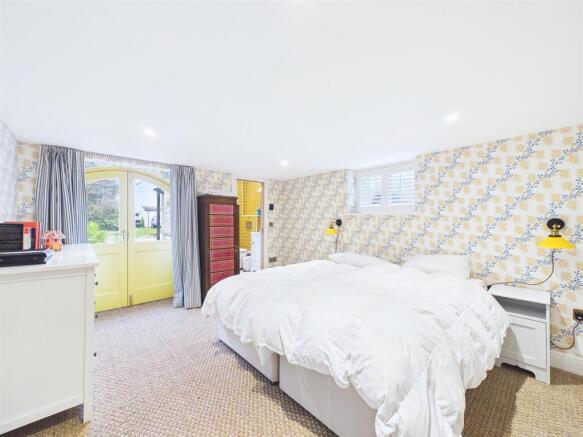 3 bed House for sale Image 8