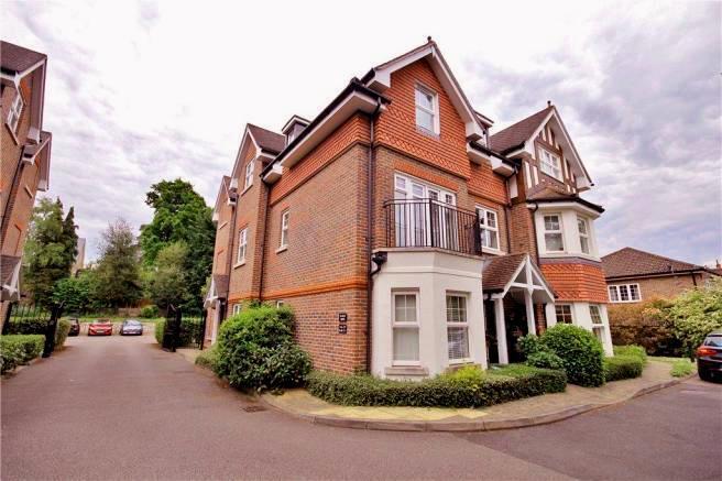 2-bed flat on Elleray House Pembroke Road, GU22 7DQ, £385,000