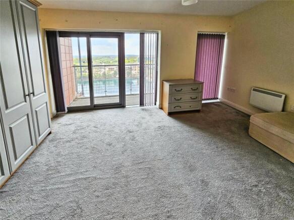 3 bed Flat for sale Image 6