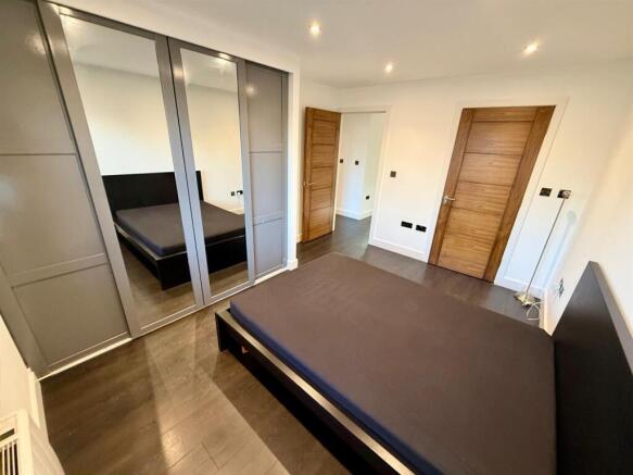 No 8 B17 8DJ Bed 1.jpg