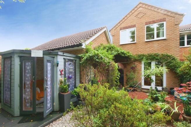 3 bed Semi-Detached for sale Image 2
