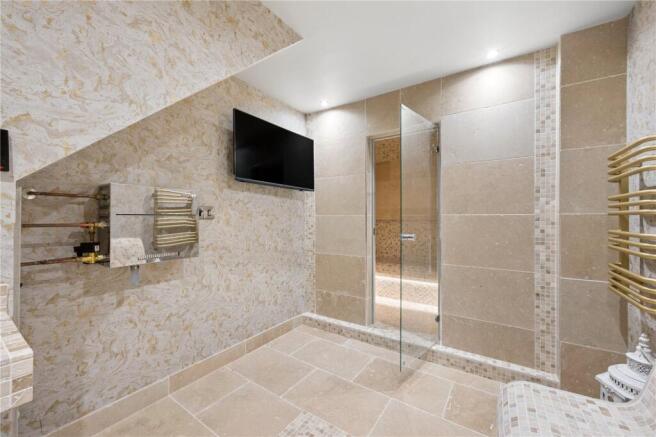 6 bed Detached for sale Image 8