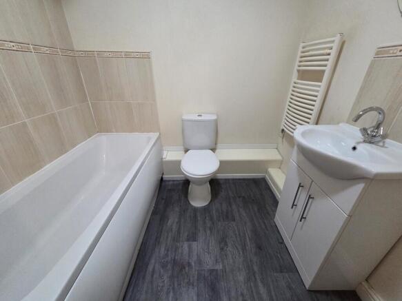 2 bed Apartment to rent Image 5