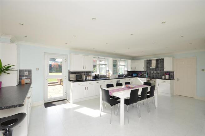 Kitchen/Breakfast Area