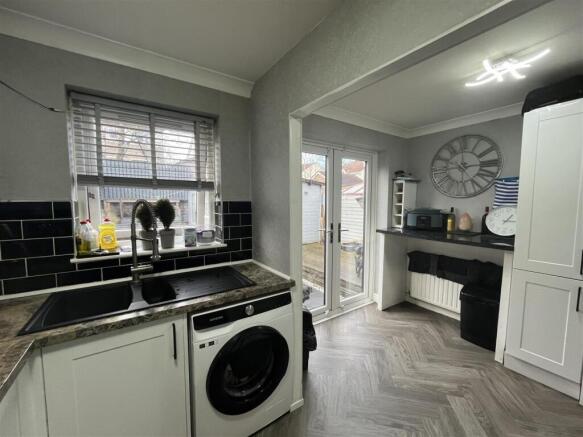 3 bed Semi-Detached for sale Image 7