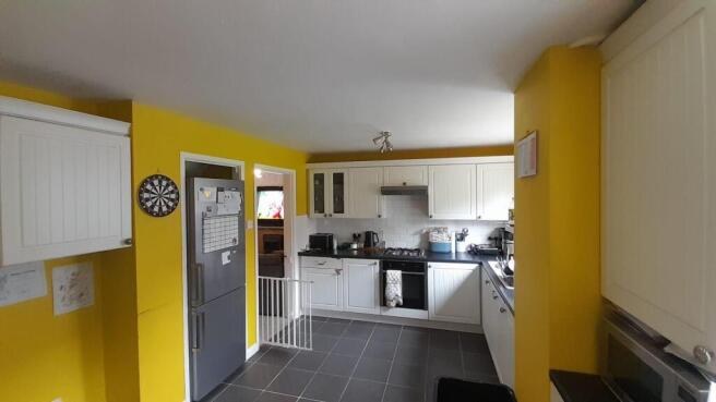 kitchen 2.jpg