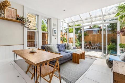 Holmewood Gardens, London, SW2