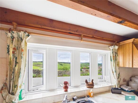 4 bed Detached for sale Image 10