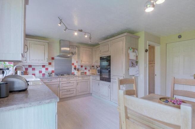 Kitchen breakfast room.jpg