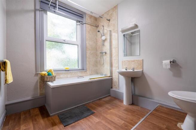 6 bed House to rent Image 10
