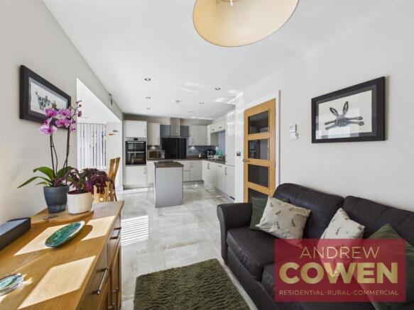 4 bed House for sale Image 8