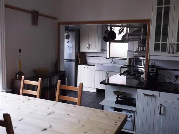 kitchen 2.jpg