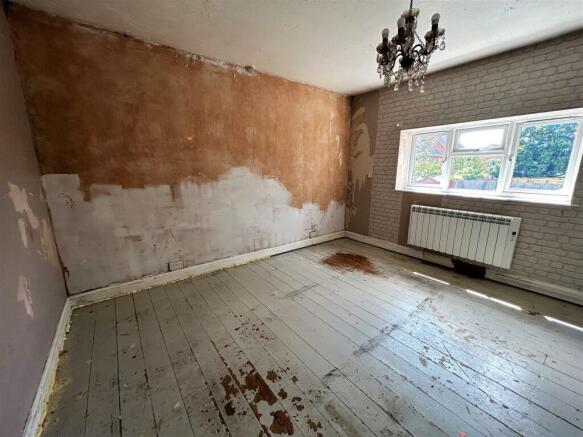 25a Semington Road - Bedroom1.jpg
