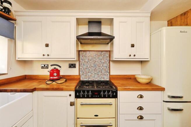 3 bed House to rent Image 4